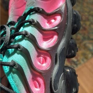 Nike Vapor Max Women's Sneakers - Pink and Green